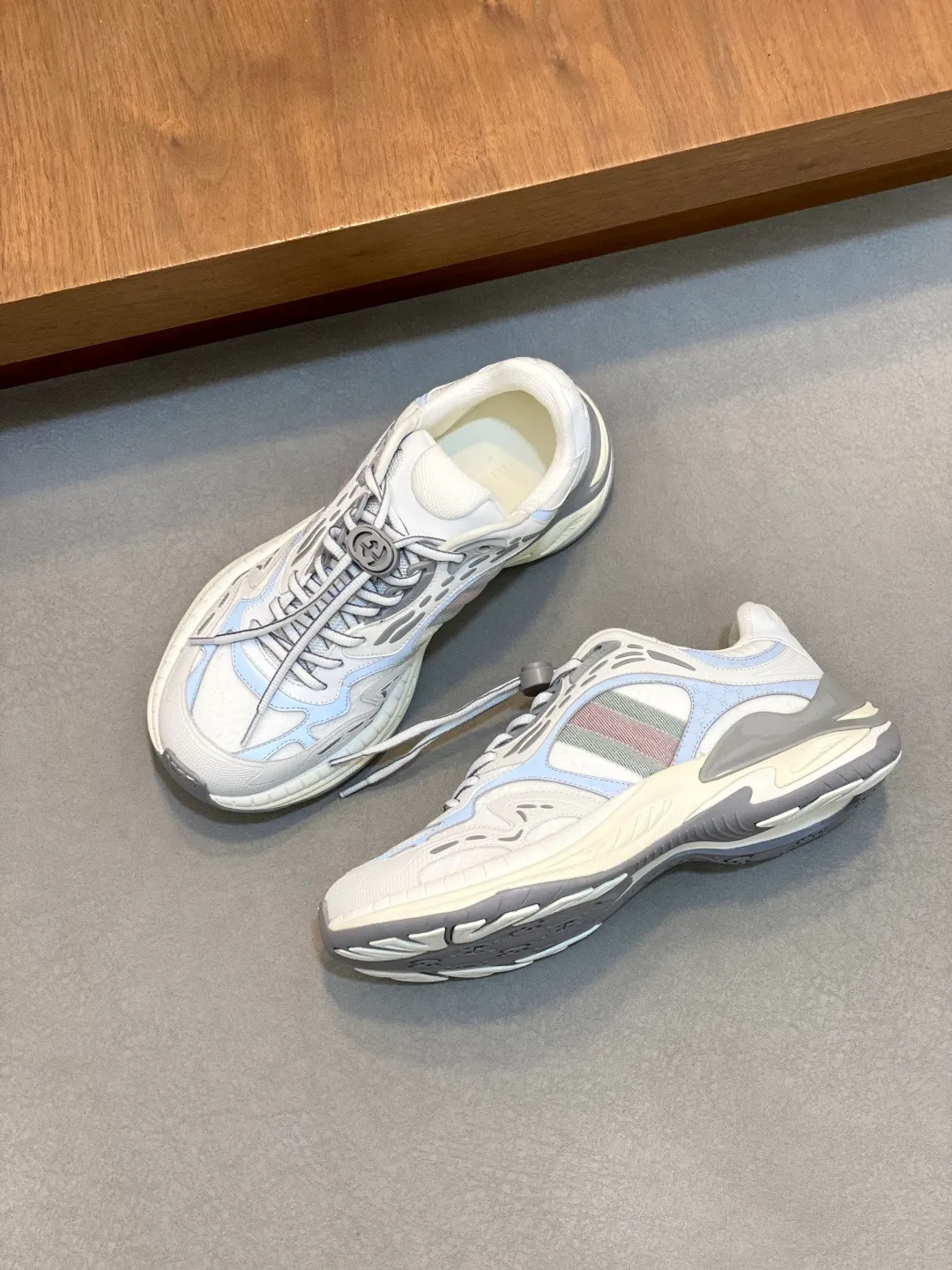 Men's Men's Shoes 💰900 Gucci Gucci 2.0 Sports Shoes Couple's Style Retro Casual Shoes Running Shoes Original Purchase, Development, Production Gucci 2.0 Sports Shoes reinterpret the brand's iconic striped webbing elements. This sneaker reinterprets the iconic details. It uses EVA thick soles and a smart silhouette to bring a stable and comfortable wearing experience. Exquisite packaging at the delivery counter. Fabric: original imported cowhide + technical fabrics. Lining: original imported breathable mesh. Sole: original molded ultra-light foam rubber. Bottom thickness: 4CM. Size: 39-44 (customized for 38, 45, 56)